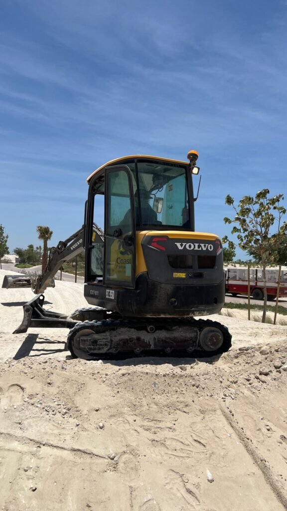 MINI EXCAVATOR (VOLVO)