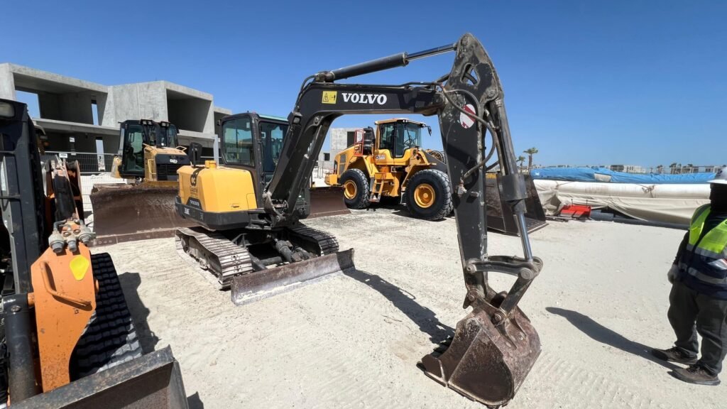 EXCAVATOR (VOLVO)