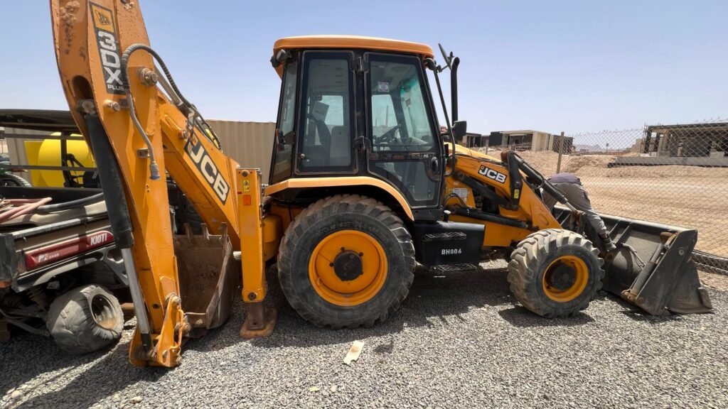 BACKHOE LOADER (JCB)