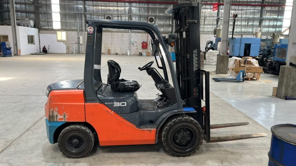FORKLIFT (TOYOTA)